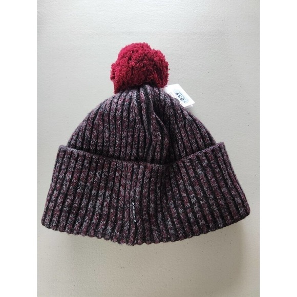NWT Lululemon Textured Fleece Lined Knit Pom Pom Beanie Cassis/Black
